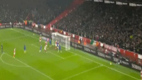 萨拉赫告别利物浦：赛后绕场致谢，球迷感动泪目