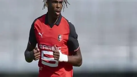 阿森西奥创纪录，本泽马助攻，皇马2-0完胜埃瓦尔