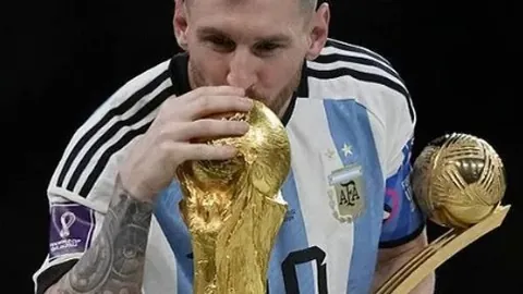 18岁中国泳将夺冠，力克张雨霏，有望继任蝶泳天后？